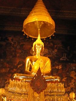 A golden Buddha A golden Buddha